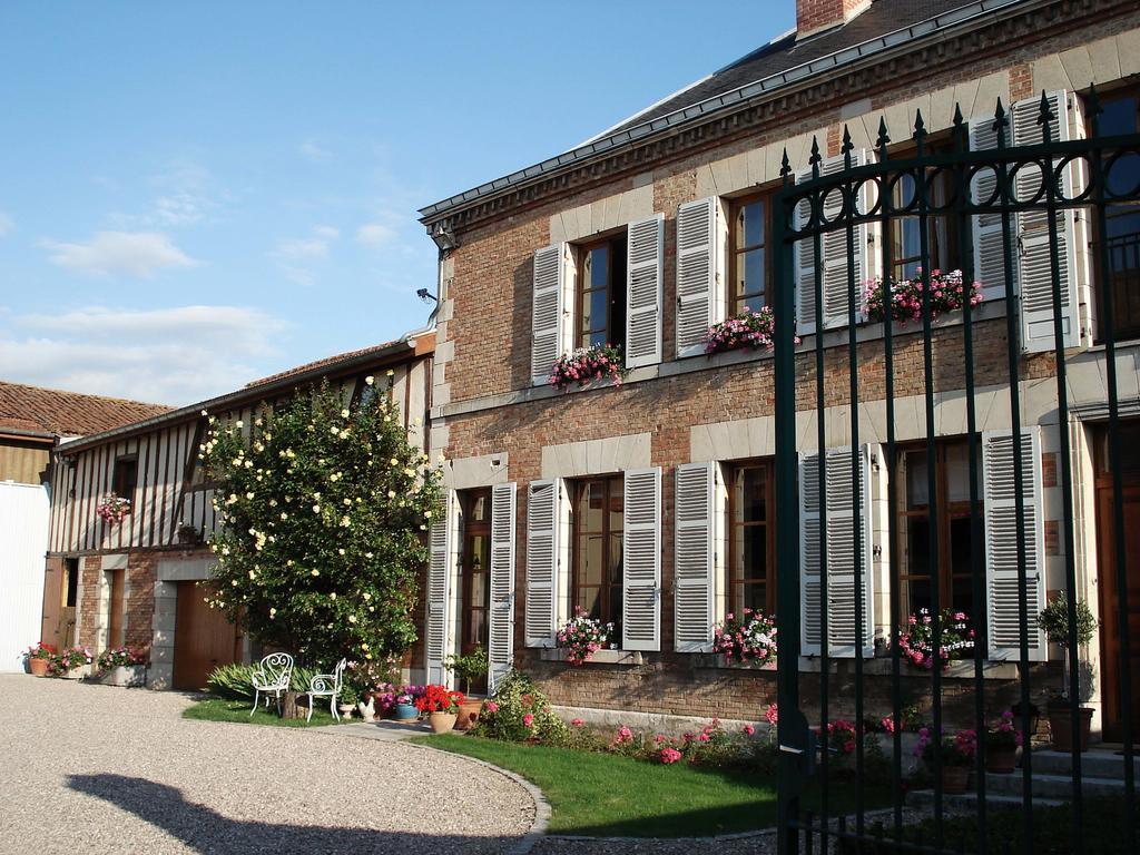 Entre Cour Et Jardin Hotel Chalons-en-Champagne Exterior photo